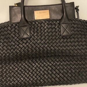 Bottega veneta black cabat tote preowned